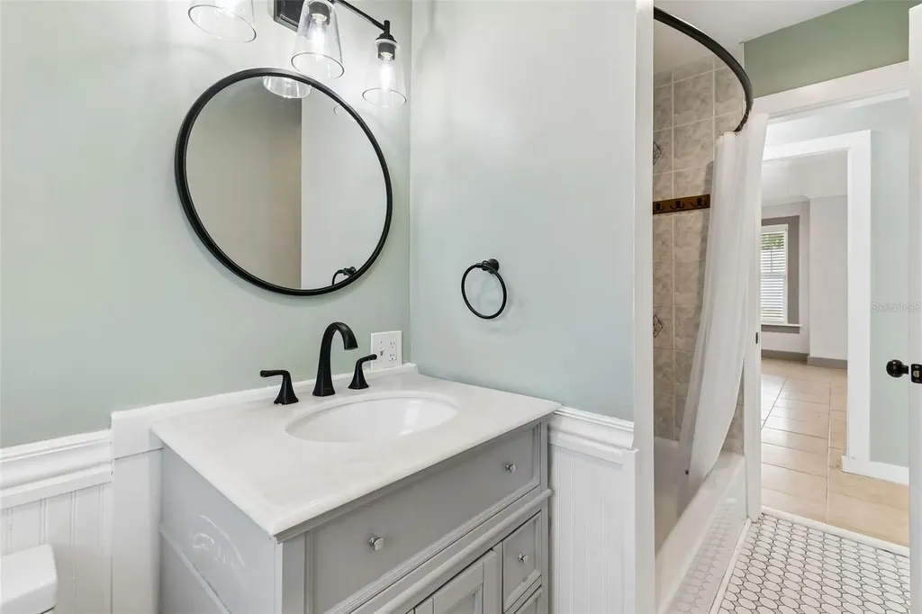 4105 18th Avenue S St Petersburg FL 33711