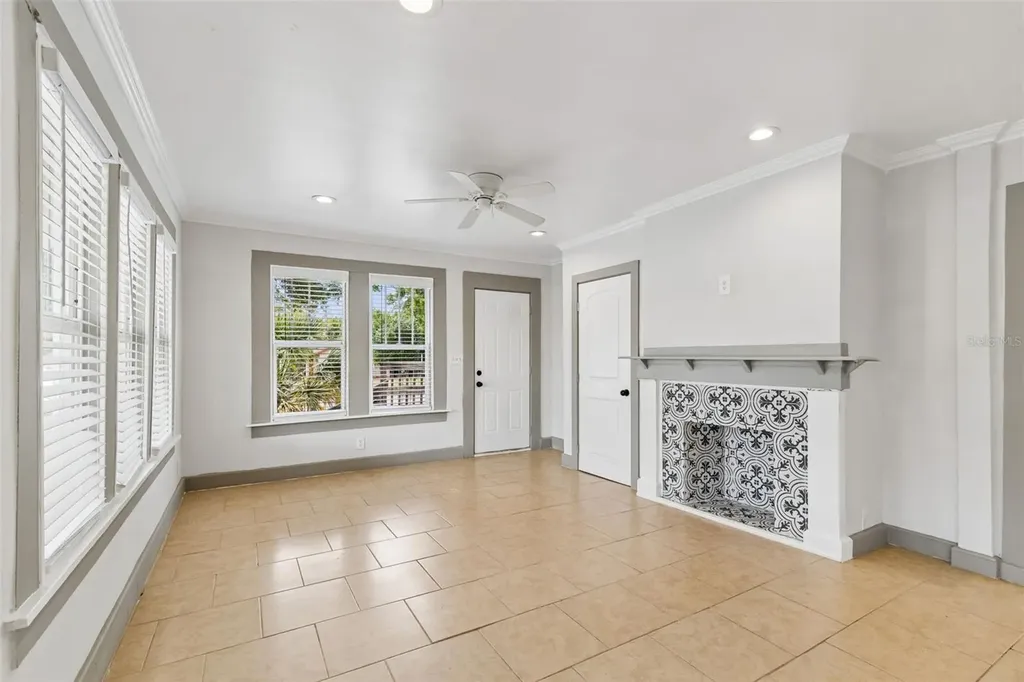 4105 18th Avenue S St Petersburg FL 33711
