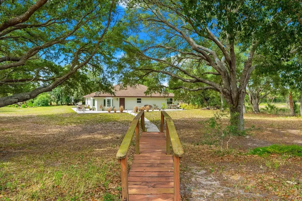 2900 Curry Lane Nokomis FL 34275