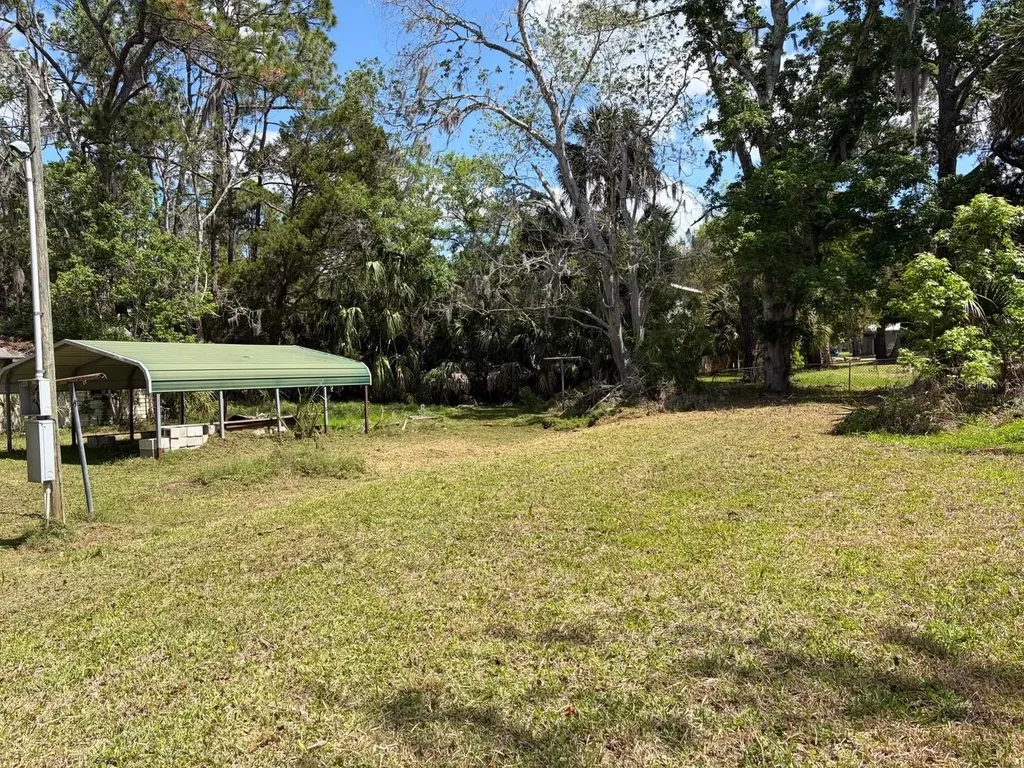 38 65th Street Yankeetown FL 34498