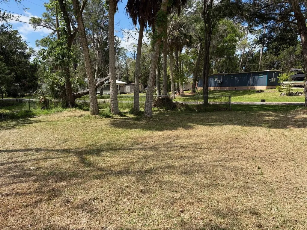 38 65th Street Yankeetown FL 34498