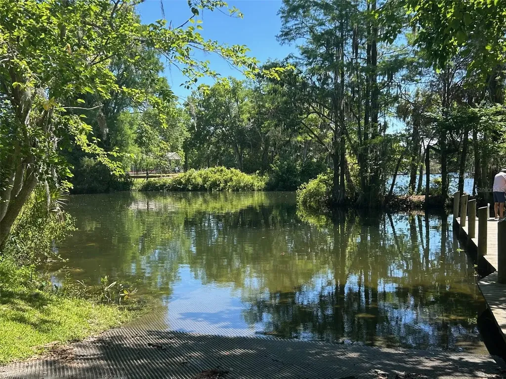 38 65th Street Yankeetown FL 34498