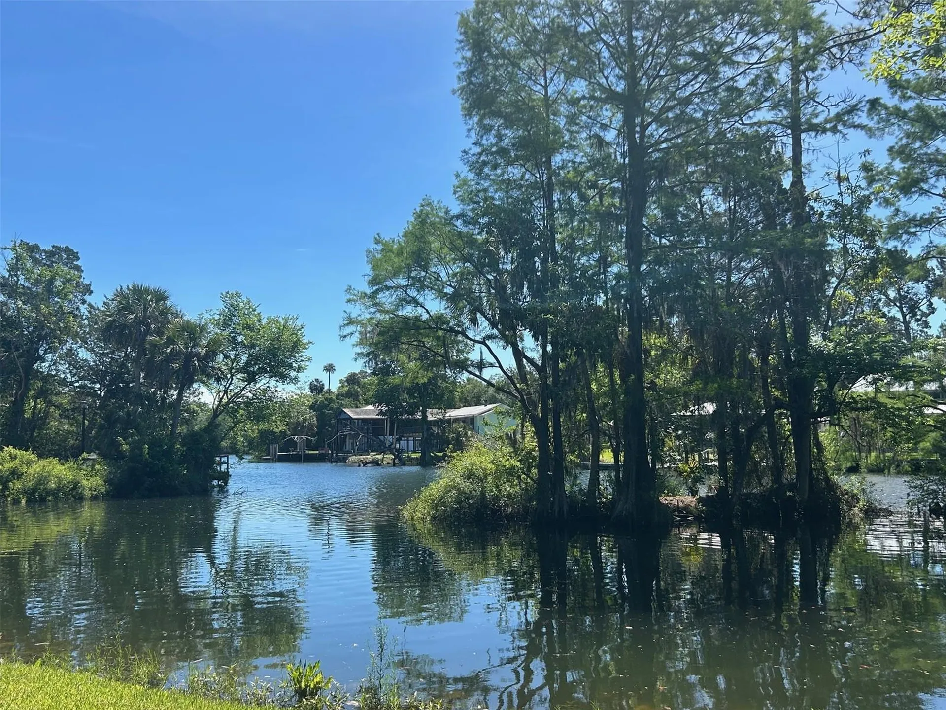 38 65th Street Yankeetown FL 34498