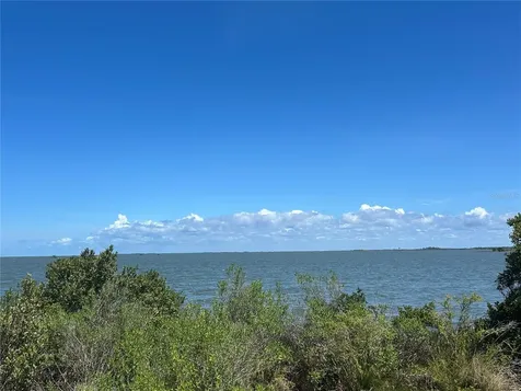 38 65th Street Yankeetown FL 34498