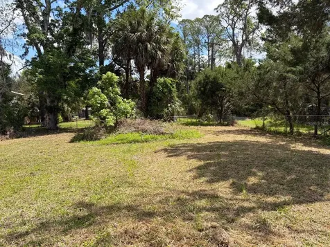 38 65th Street Yankeetown FL 34498