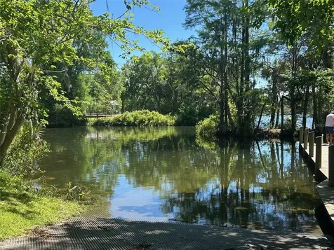 38 65th Street Yankeetown FL 34498