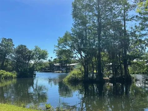 38 65th Street Yankeetown FL 34498
