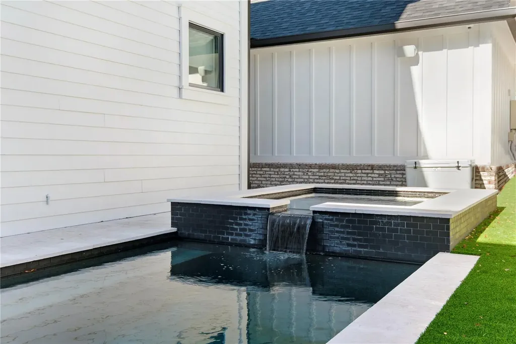 319 W Frances Avenue Tampa FL 33602