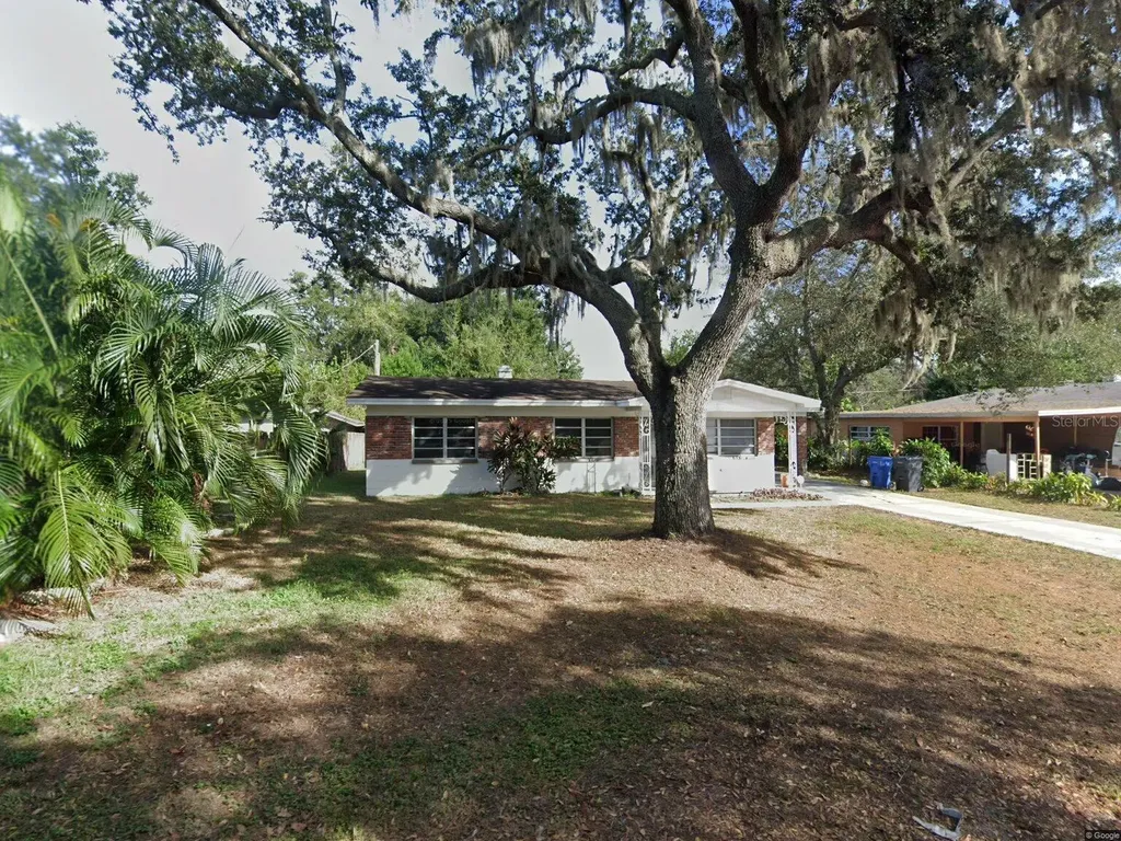 7815 Pine Hill Drive Tampa FL 33617