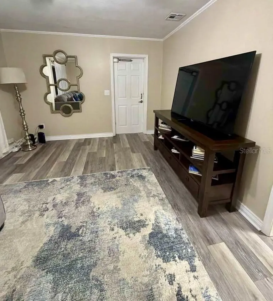 7815 Pine Hill Drive Tampa FL 33617