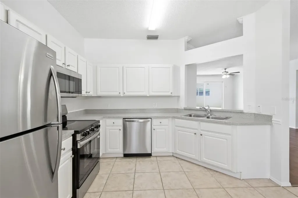 823 Springwood Circle Bradenton FL 34212