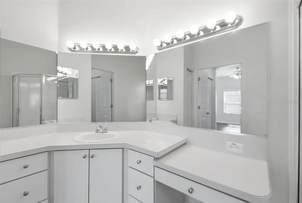 823 Springwood Circle Bradenton FL 34212