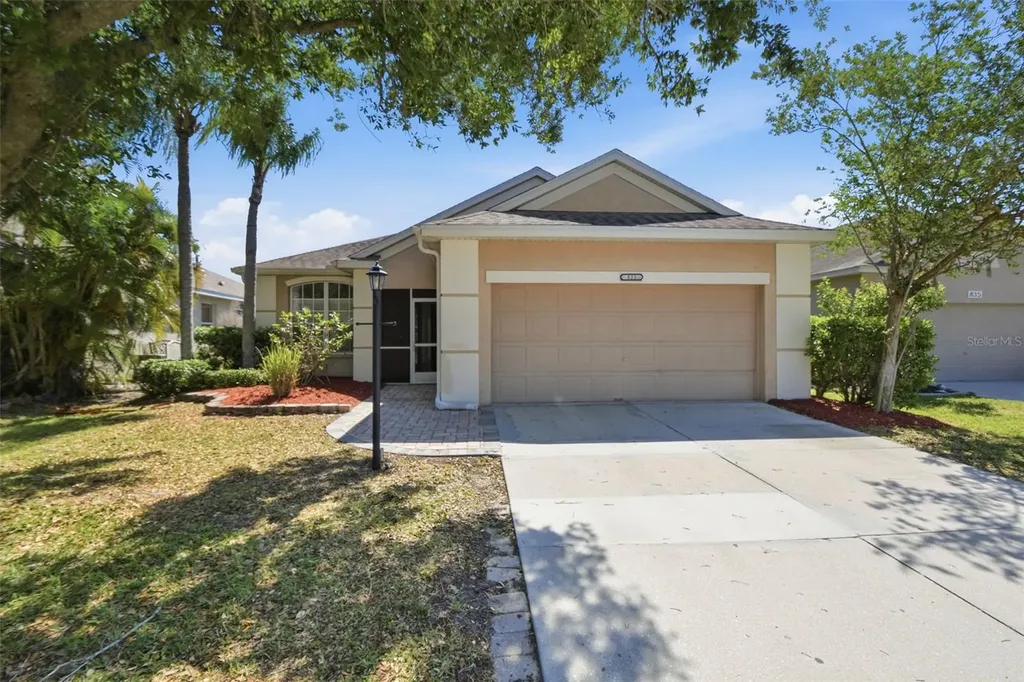 823 Springwood Circle Bradenton FL 34212