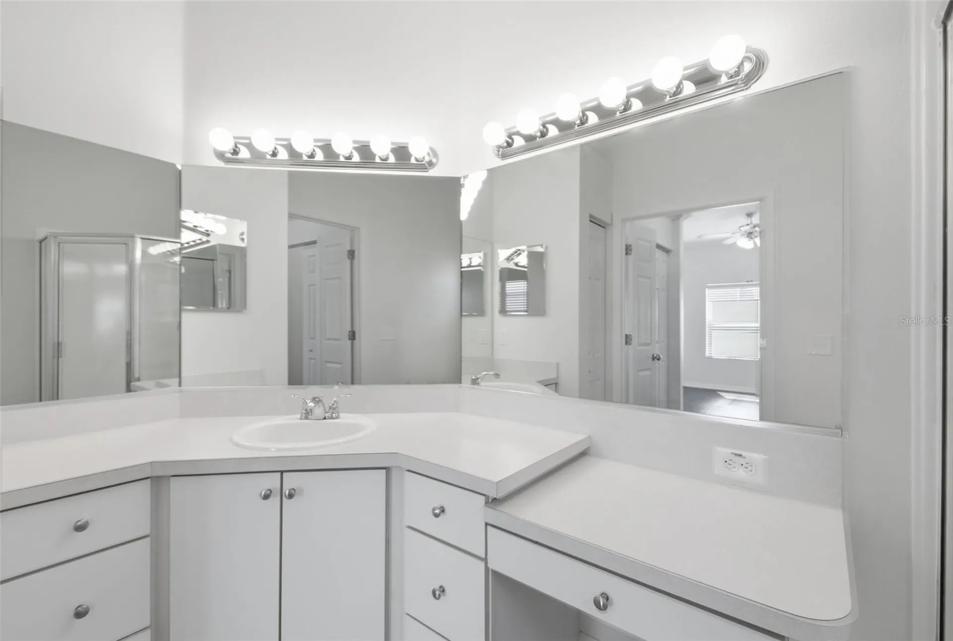 823 Springwood Circle Bradenton FL 34212