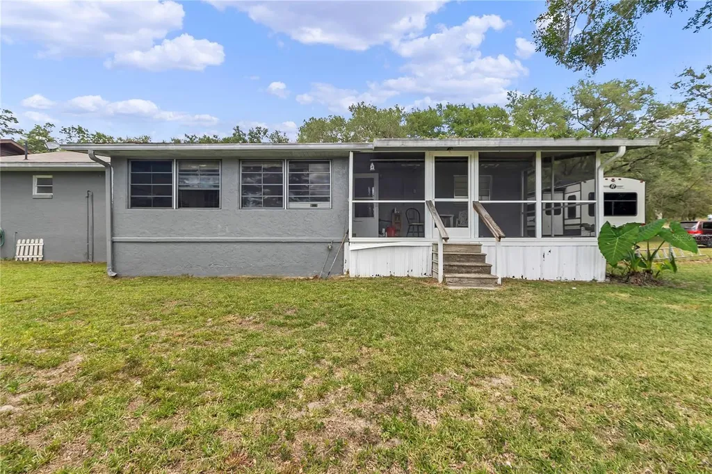 16738 SE 63 Lane Ocklawaha FL 32179
