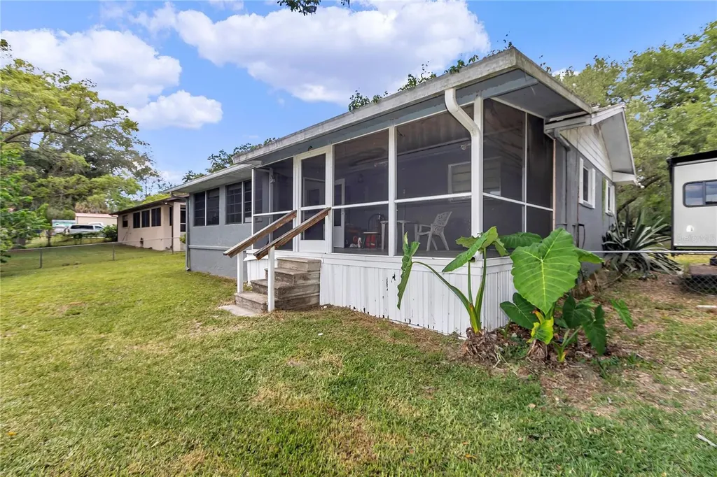 16738 SE 63 Lane Ocklawaha FL 32179