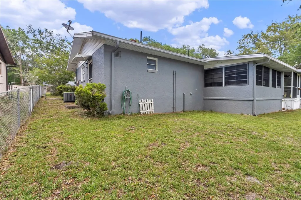 16738 SE 63 Lane Ocklawaha FL 32179
