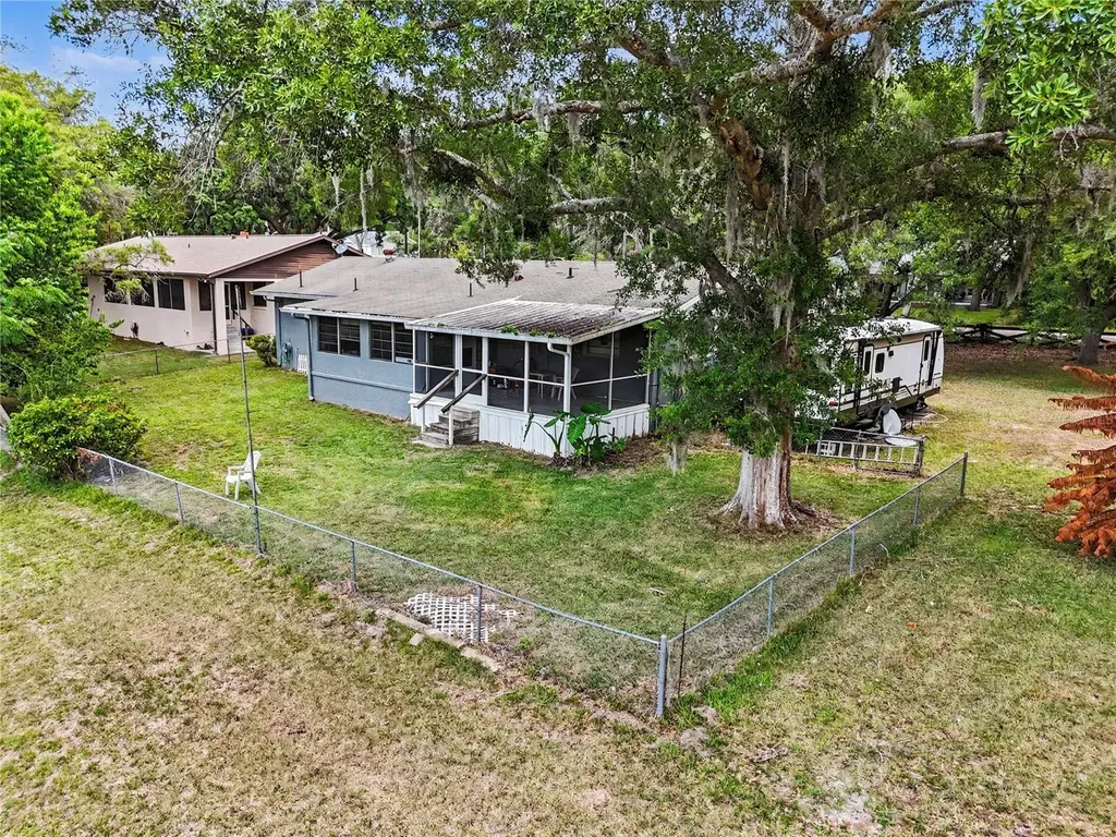 16738 SE 63 Lane Ocklawaha FL 32179