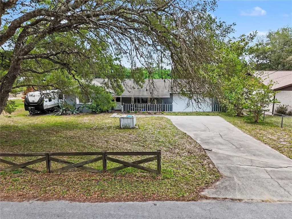 16738 SE 63 Lane Ocklawaha FL 32179
