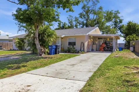 4501 86th Street Court W Bradenton FL 34210
