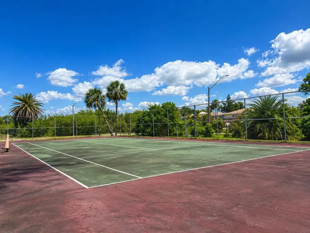 723 115th Avenue N St Petersburg FL 33716