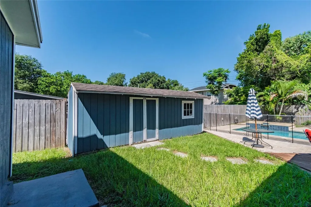 310 E Paris Street Tampa FL 33604