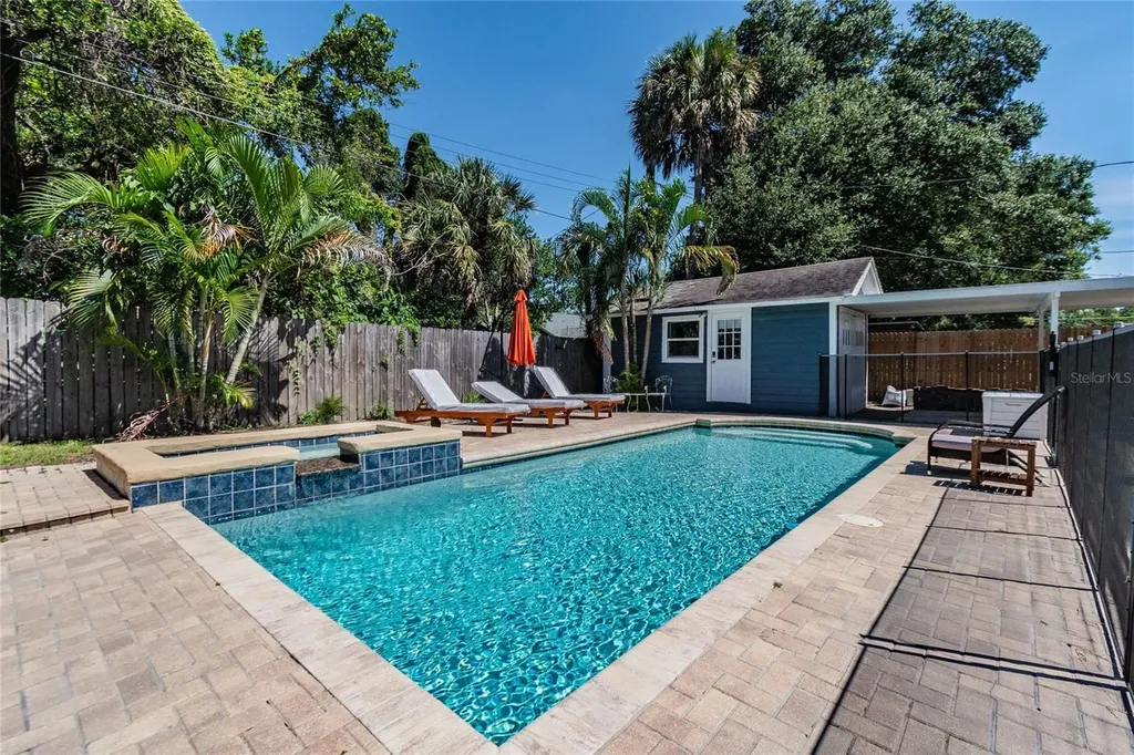 310 E Paris Street Tampa FL 33604