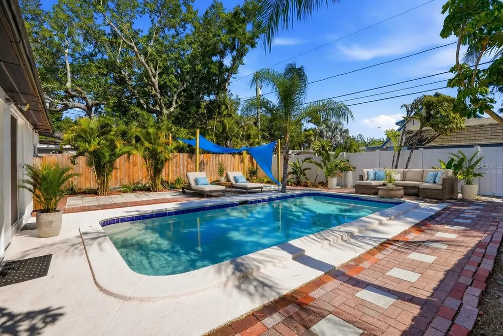 8020 24th Avenue N St Petersburg FL 33710