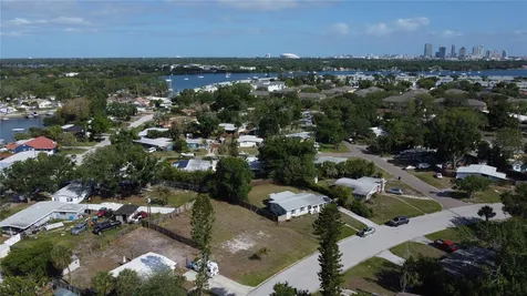 4101 Neptune Drive SE St Petersburg FL 33705