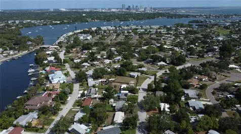 4101 Neptune Drive SE St Petersburg FL 33705