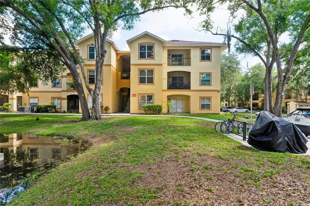 5618 Pinnacle Heights Circle Tampa FL 33624