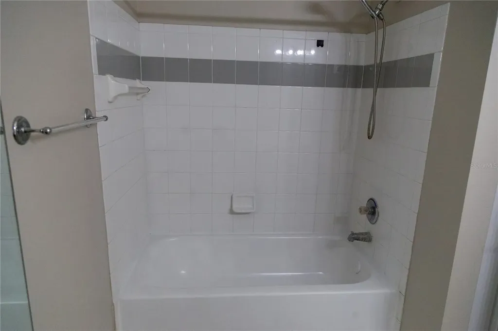 5618 Pinnacle Heights Circle Tampa FL 33624