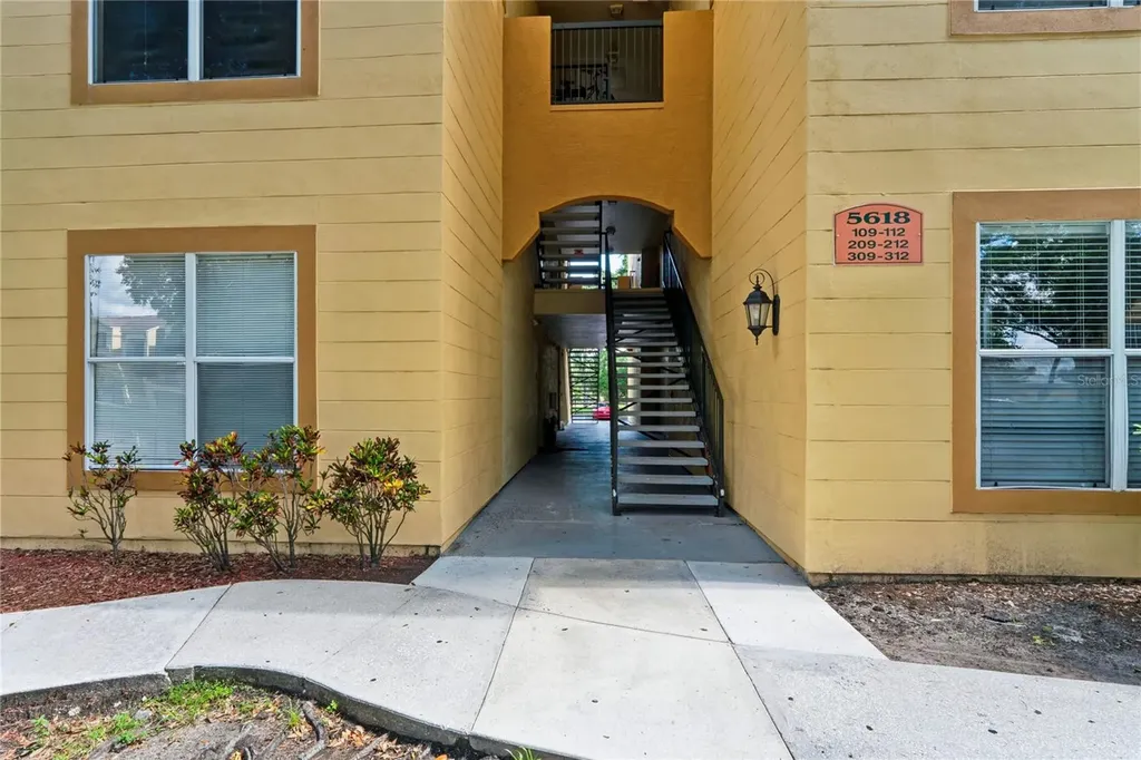 5618 Pinnacle Heights Circle Tampa FL 33624