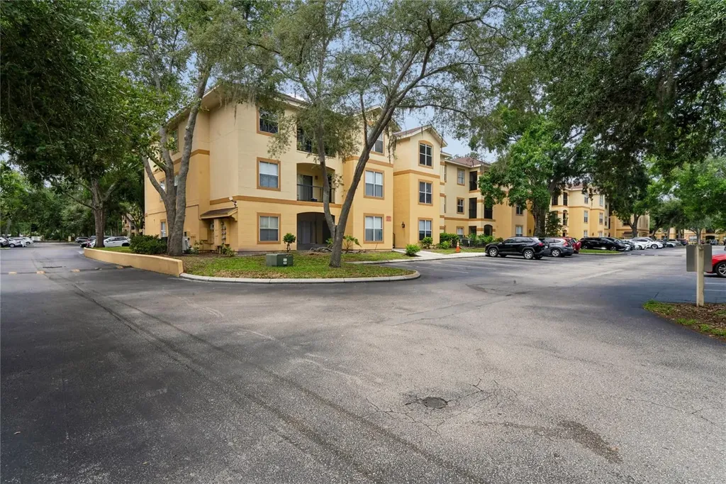 5618 Pinnacle Heights Circle Tampa FL 33624