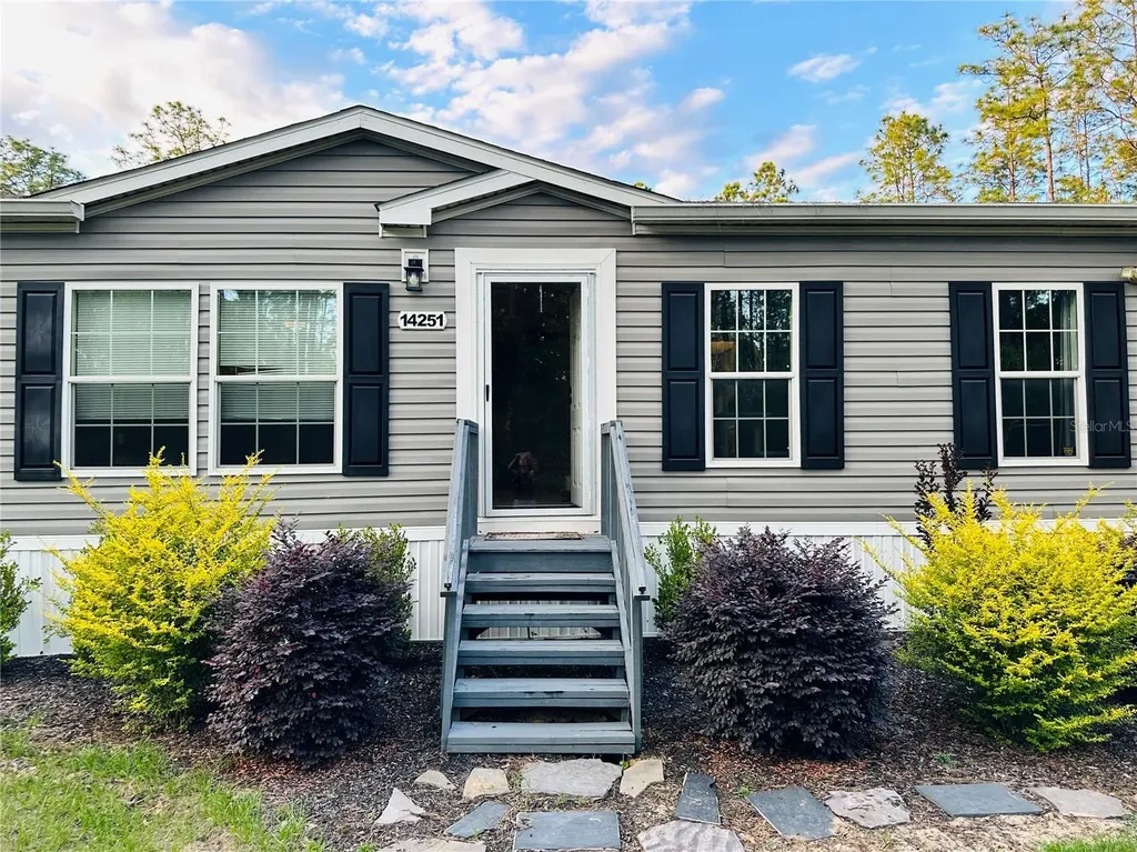 14251 SE 21st Place Morriston FL 32668