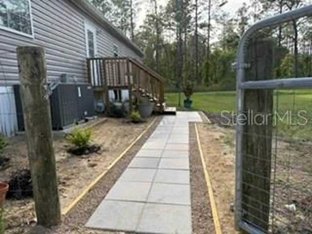 14251 SE 21st Place Morriston FL 32668