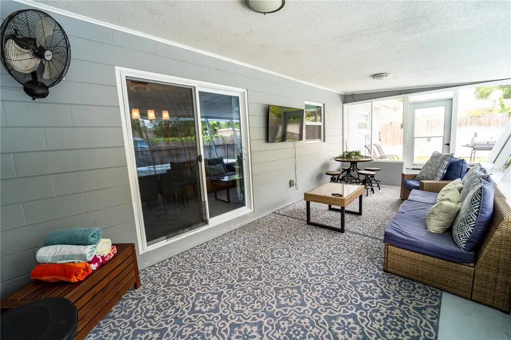 6007 N Himes Avenue Tampa FL 33614