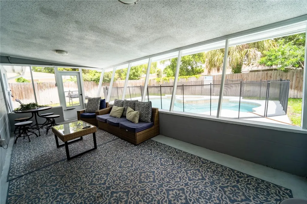 6007 N Himes Avenue Tampa FL 33614