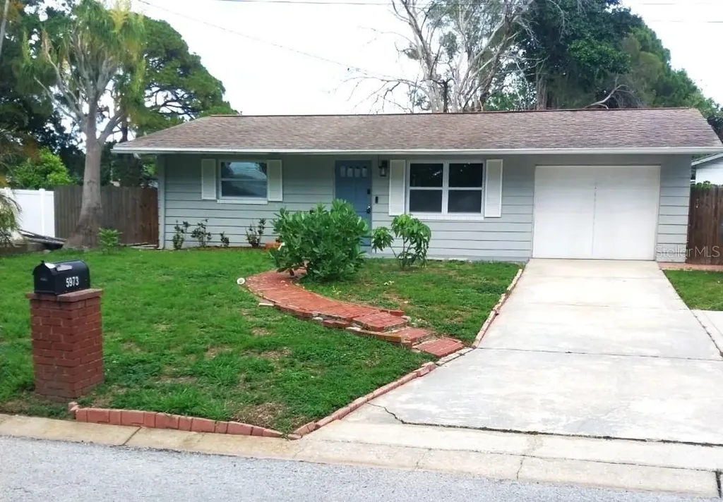 5973 Mckee Lake Drive N St Petersburg FL 33709