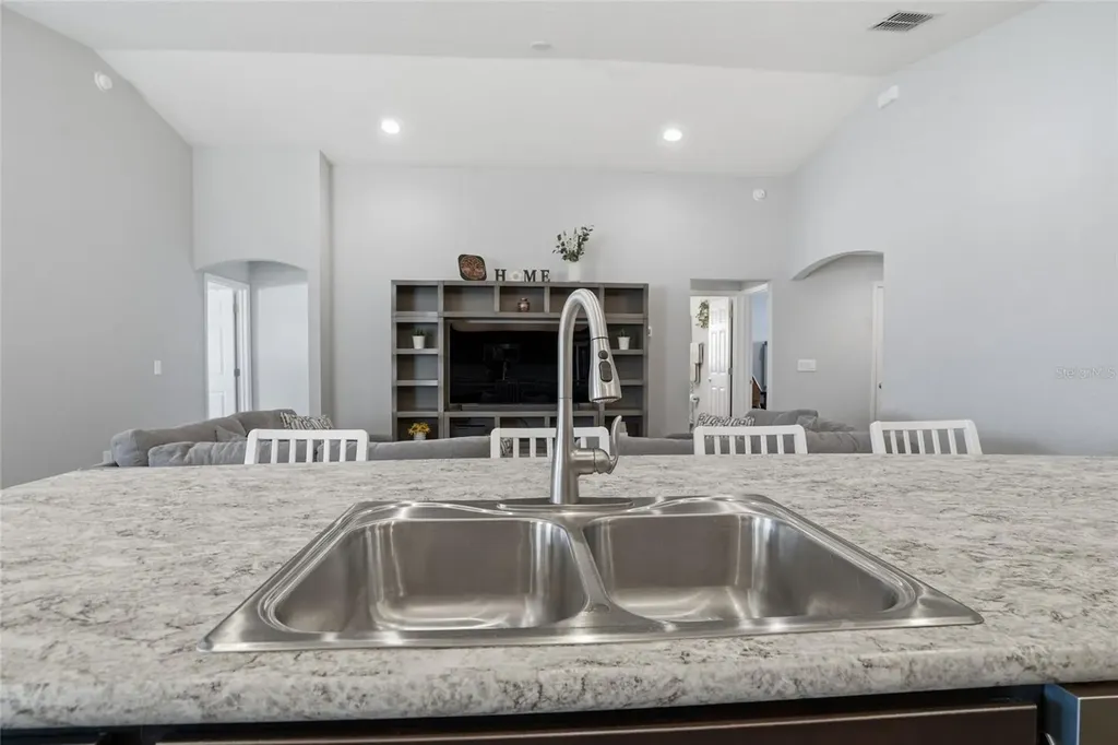6872 Gideon Circle Zephyrhills FL 33541