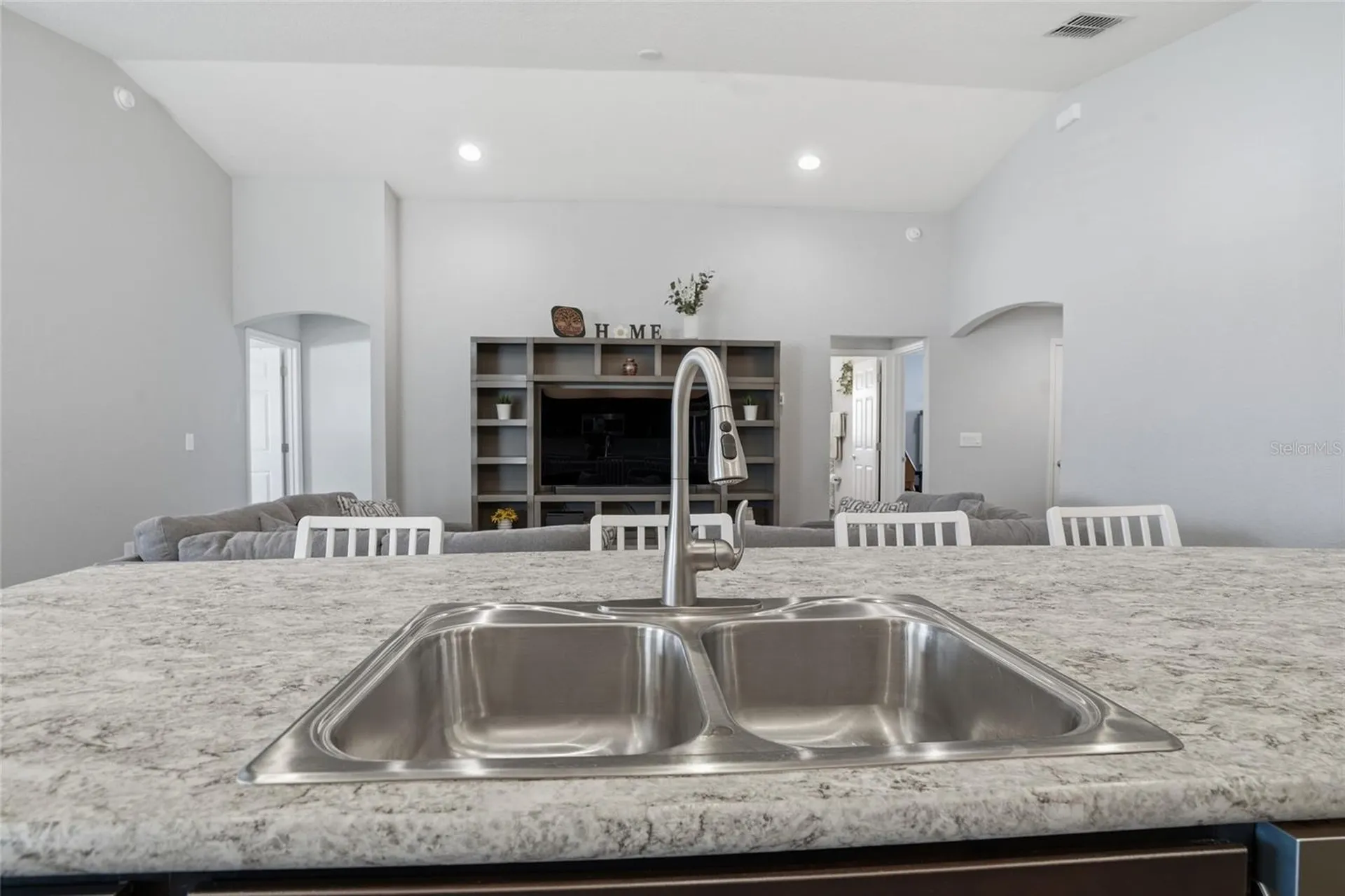6872 Gideon Circle Zephyrhills FL 33541