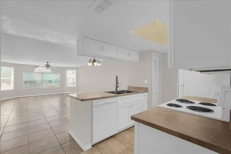 2731 N Poinciana Boulevard Kissimmee FL 34746