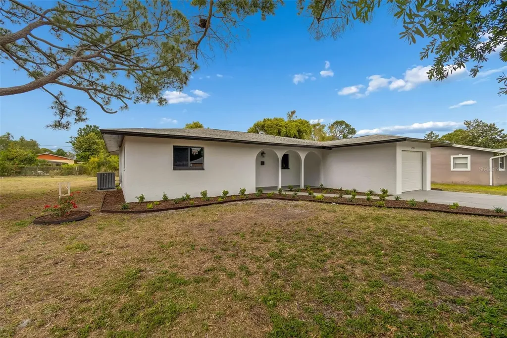2550 Gomaz Way S St Petersburg FL 33712