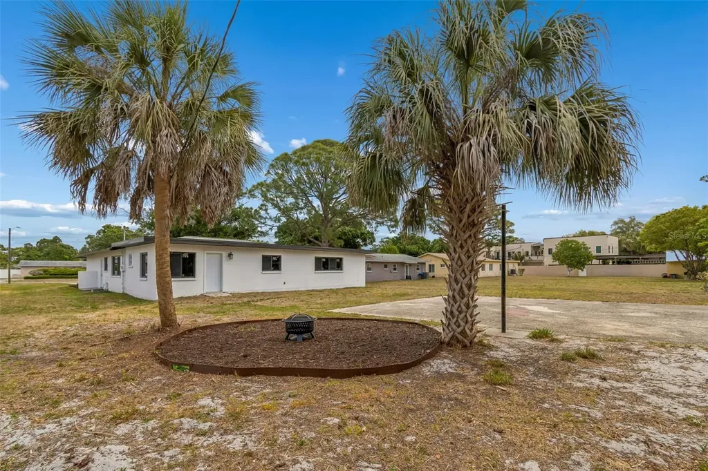 2550 Gomaz Way S St Petersburg FL 33712
