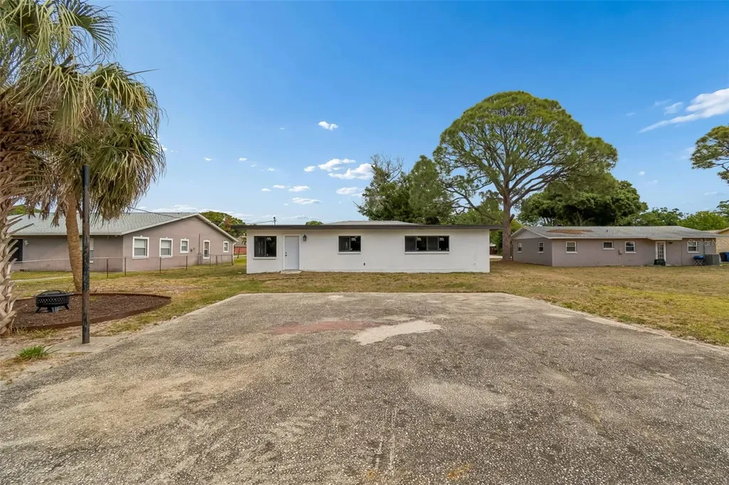 2550 Gomaz Way S St Petersburg FL 33712