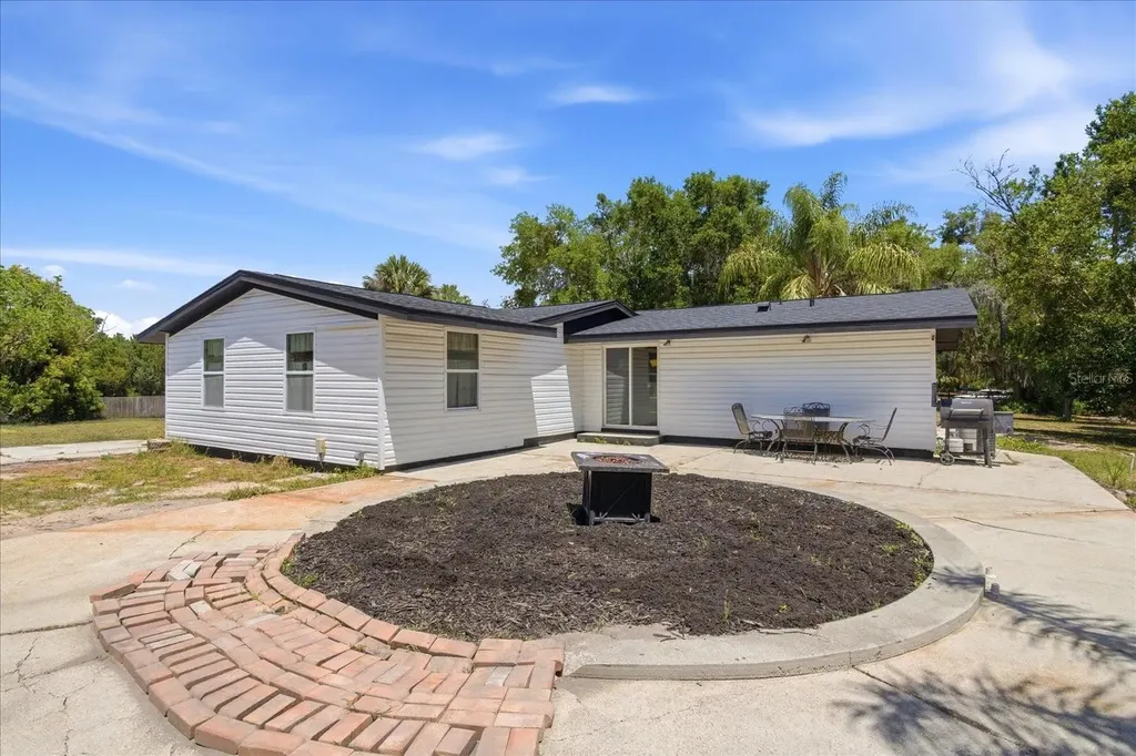 160 Deerpath Road Debary FL 32713
