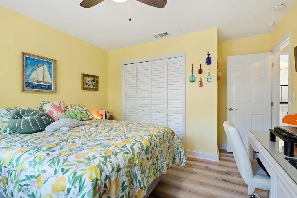 2221 Coronada Way S St Petersburg FL 33712