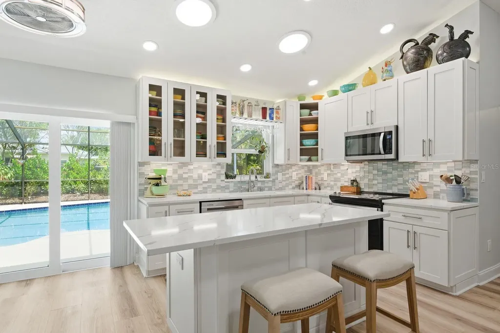 2221 Coronada Way S St Petersburg FL 33712