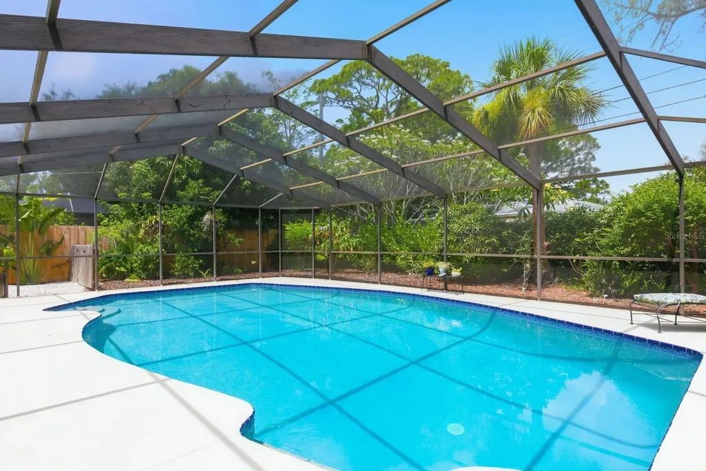 2221 Coronada Way S St Petersburg FL 33712