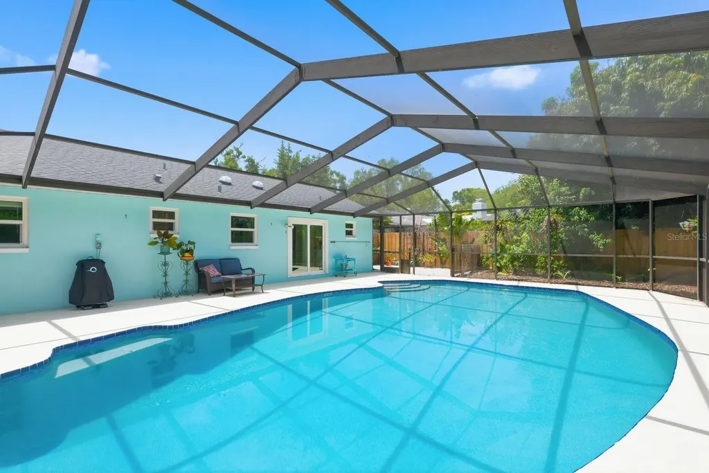 2221 Coronada Way S St Petersburg FL 33712